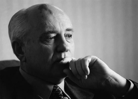 Former Soviet Union president Mikhail Gorbachev answers questions from the Chicago Tribune editorial board during a meeting Thursday, March 4, 1999. (John Kringas/Chicago Tribune/TNS)